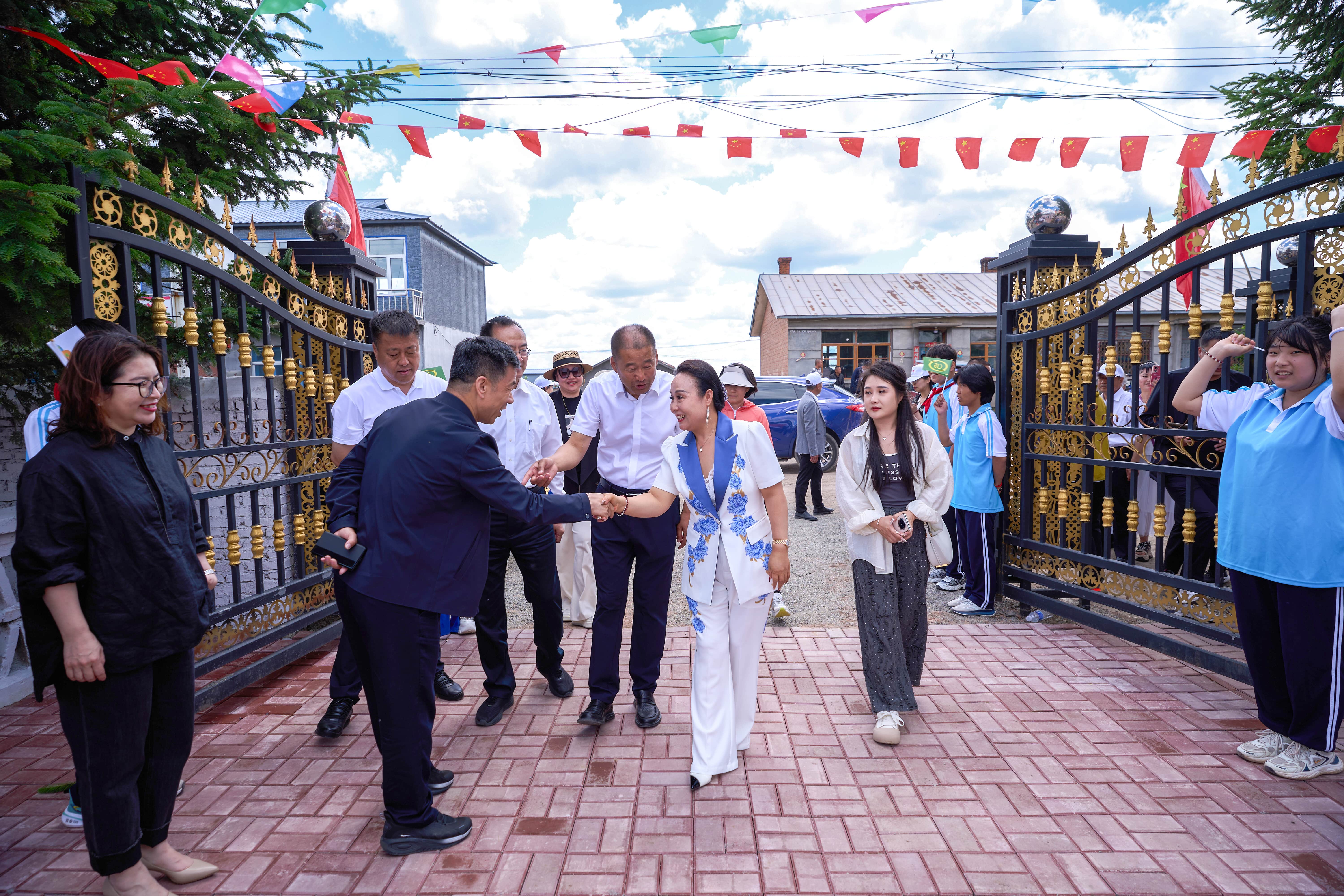 第254所 黑龙江巴彦县黑山镇民乐村开云足球体育_开云足球(中国)
侯玉霞学校